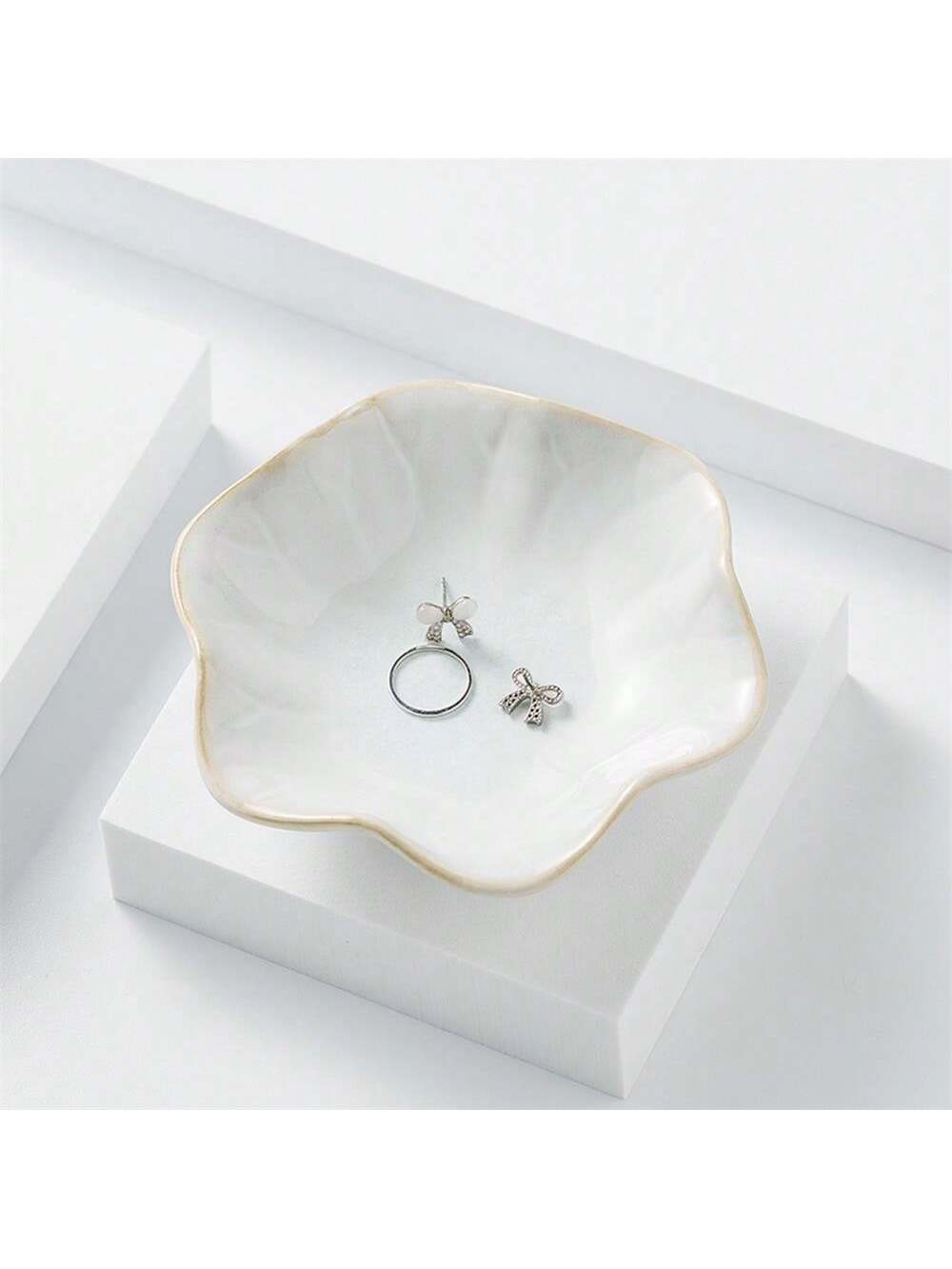 1 pc Ceramic petal shaped jewe - огляд і ціна Ceramic Trinket Dish